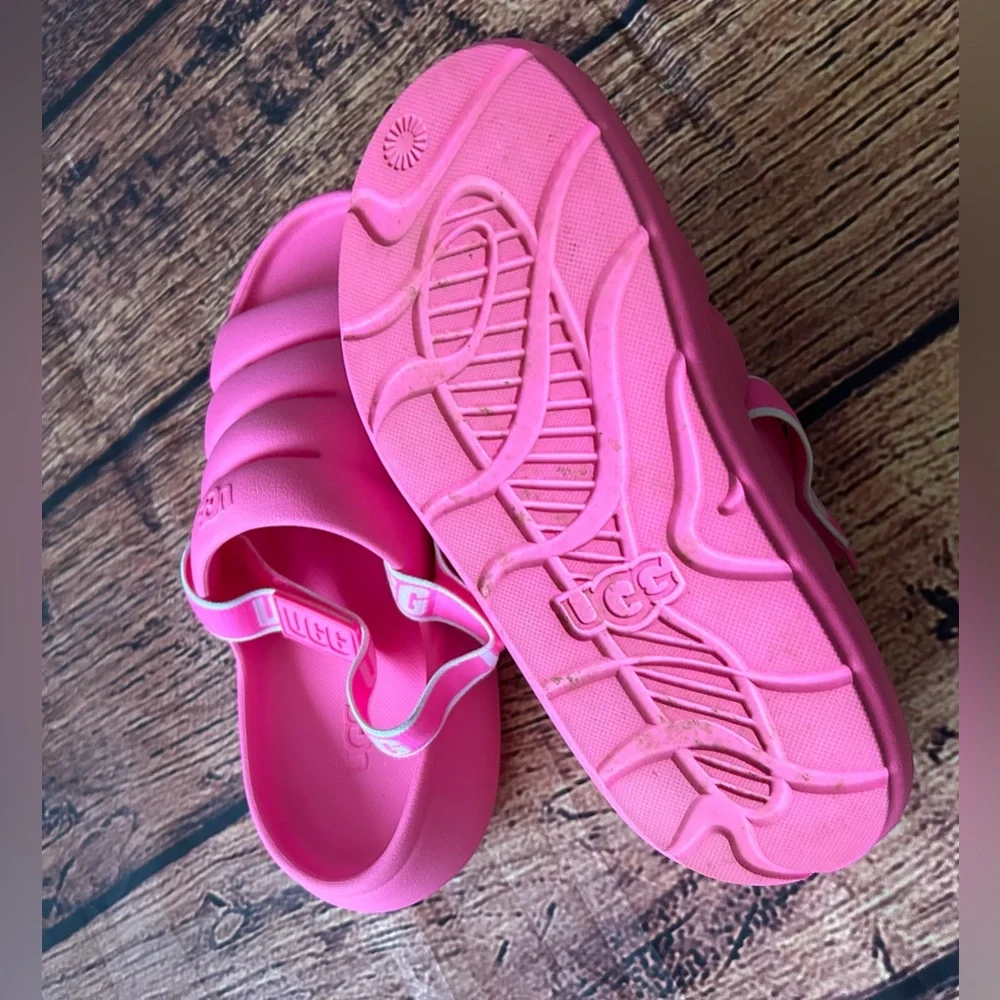 UGG sandals kids color